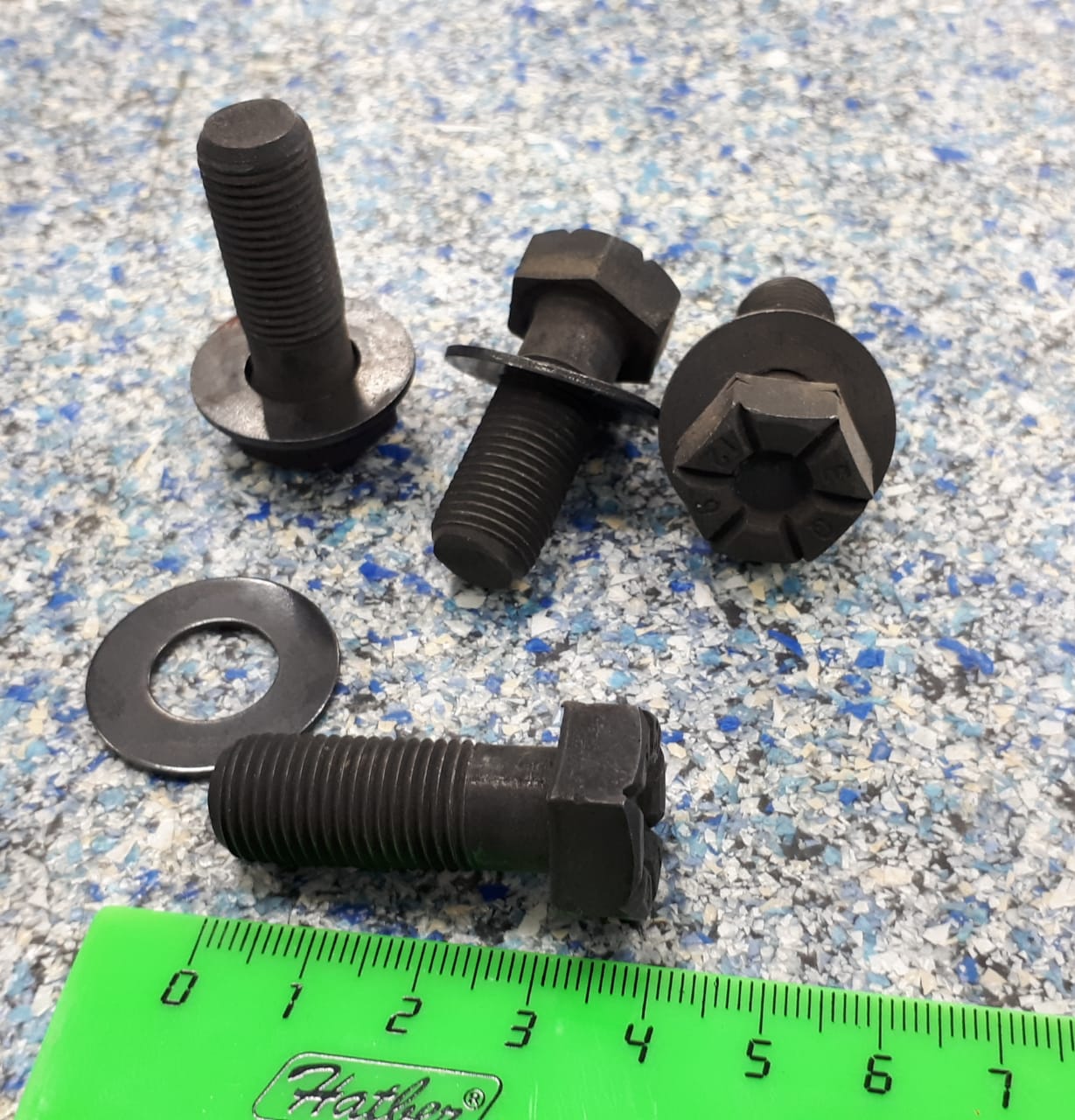 Болт с шайбой крепл.маховика Cummins 6ISBe 4894641