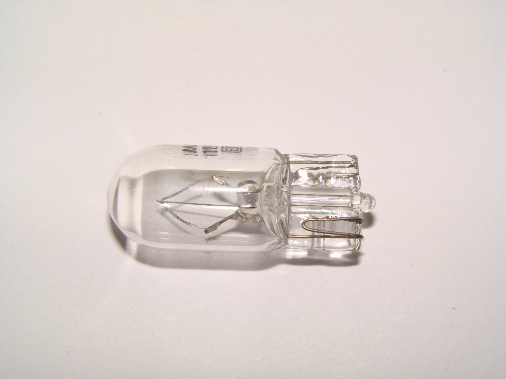 Автолампа А 12-5 б/ц W2.1x9.5d габ/пов 61205БЦ "Маяк"