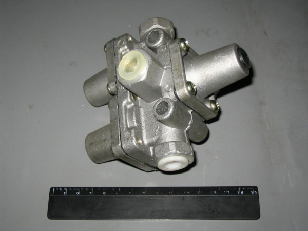 Клапан защ тройной КамАЗ 100-3515210 БАК.10457